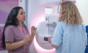 Dr. Norran Hussein explaining a mammogram procedure to a patient in Dubai, supporting early breast cancer detection.